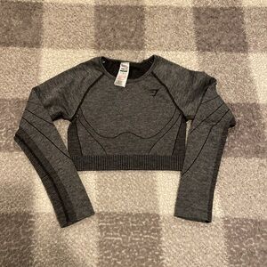 Gymshark cropped athletic top in gray size smalll